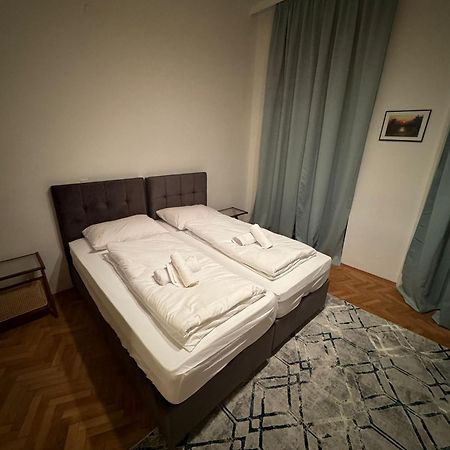 Centrally-Located Authentic Apartment เวียนนา ภายนอก รูปภาพ