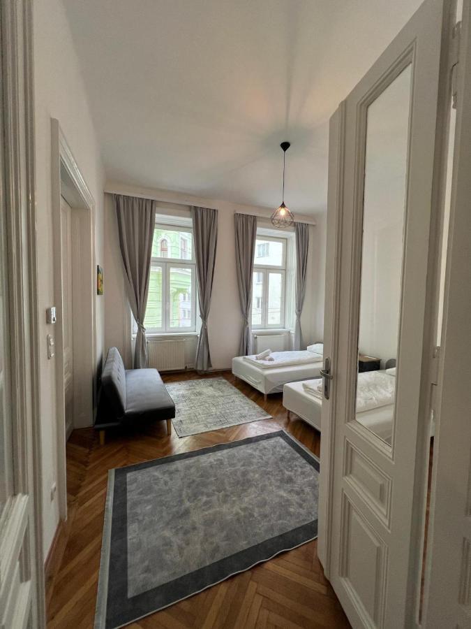 Centrally-Located Authentic Apartment เวียนนา ภายนอก รูปภาพ