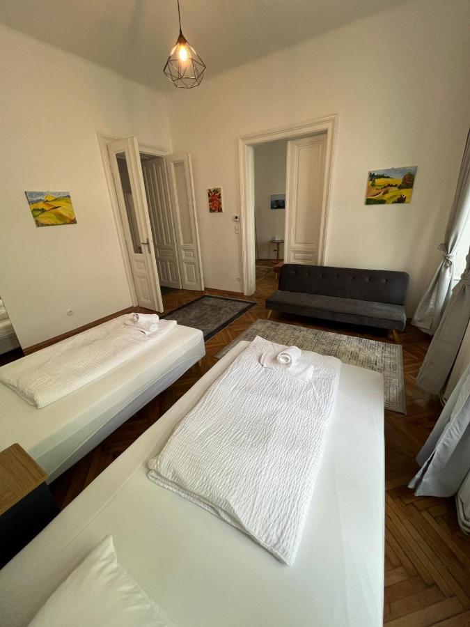 Centrally-Located Authentic Apartment เวียนนา ภายนอก รูปภาพ