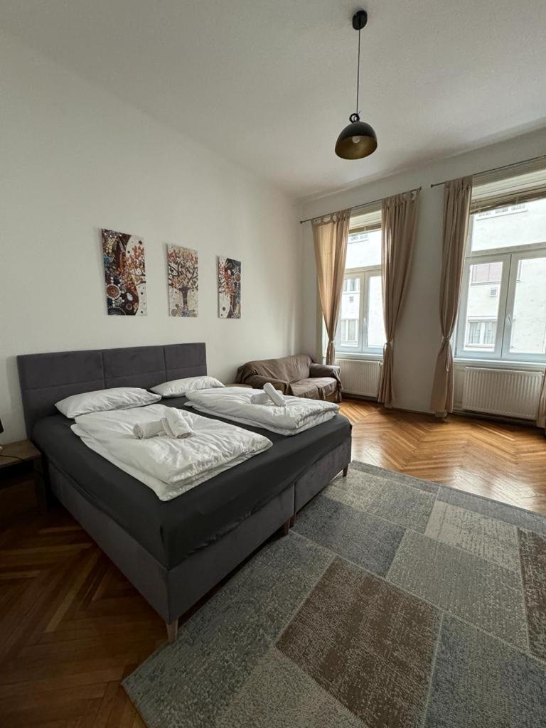 Centrally-Located Authentic Apartment เวียนนา ภายนอก รูปภาพ