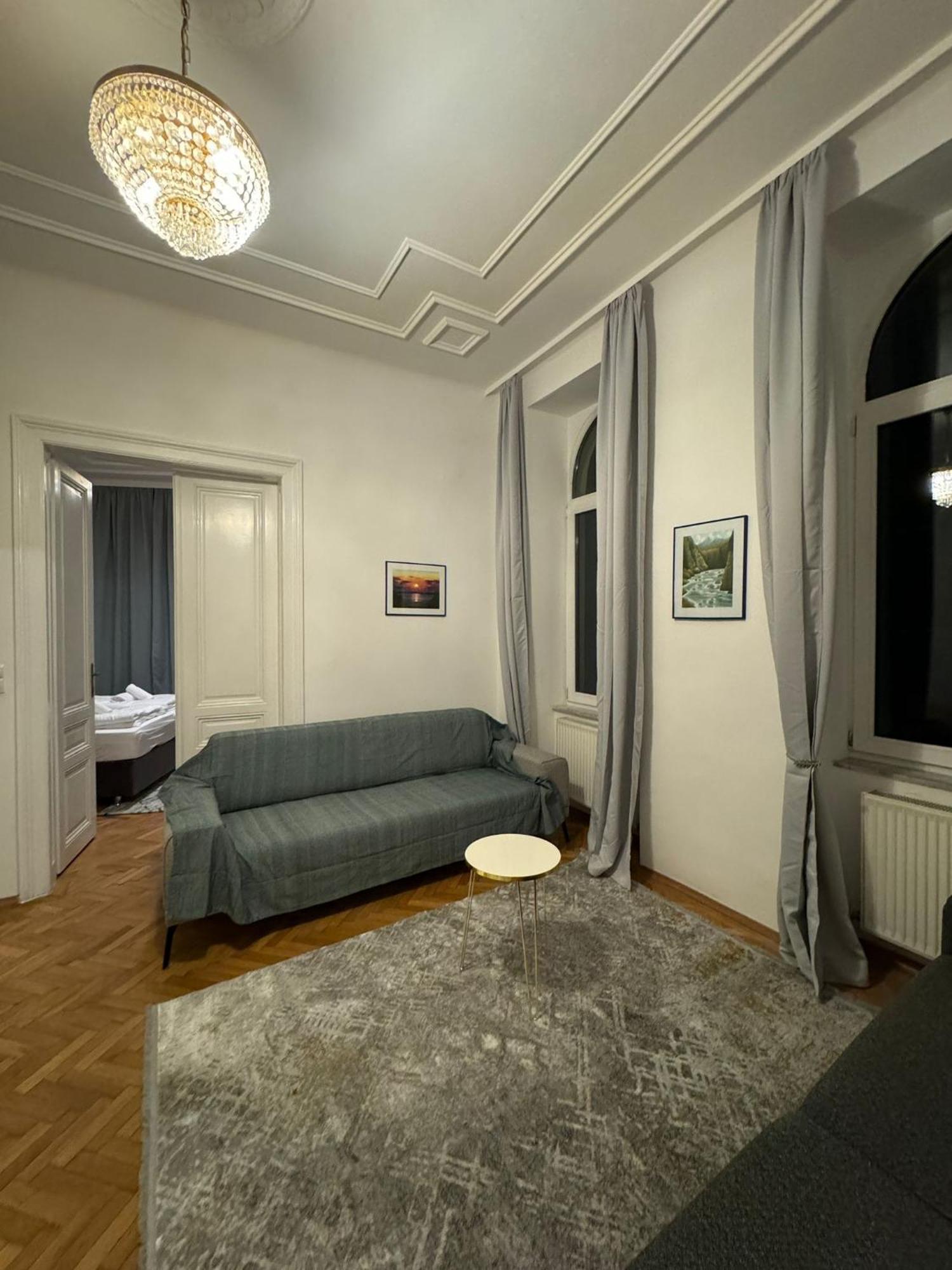 Centrally-Located Authentic Apartment เวียนนา ภายนอก รูปภาพ