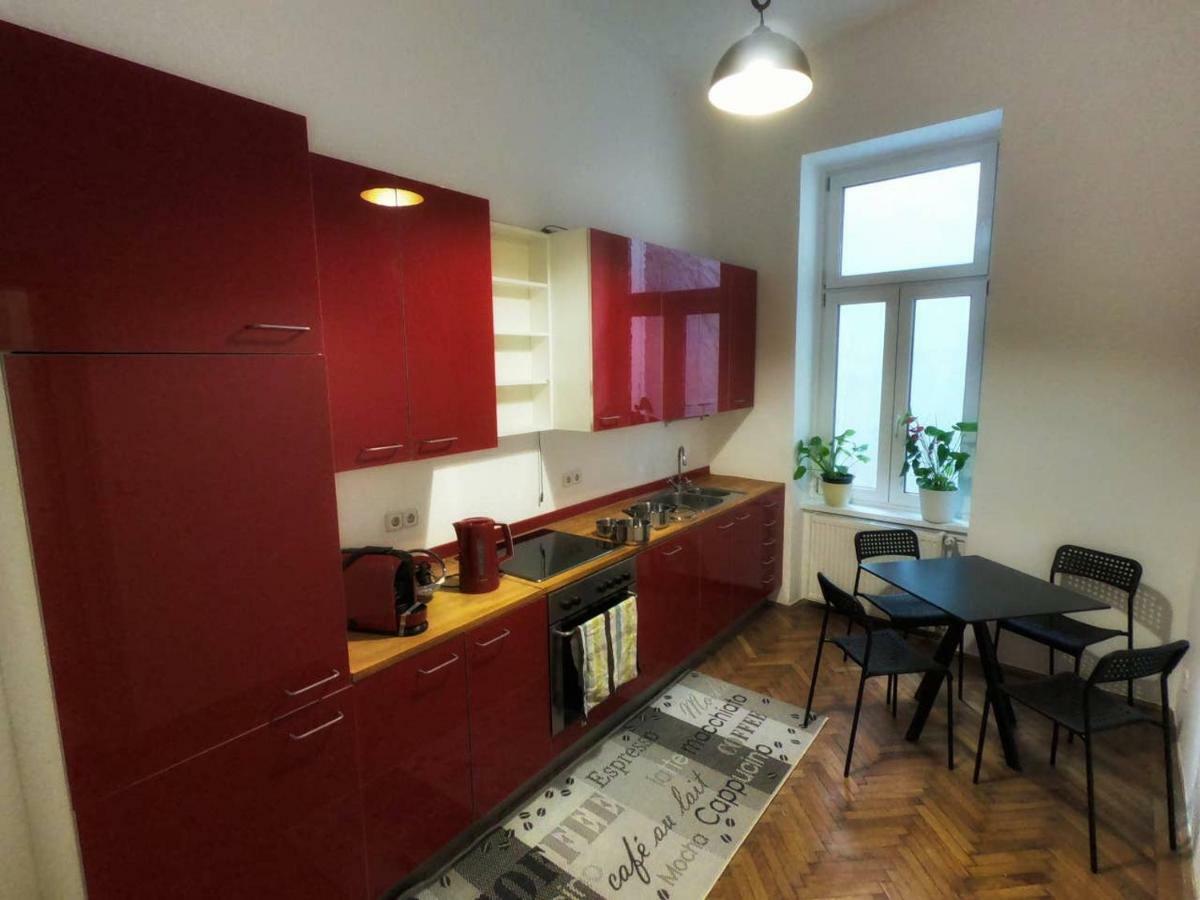 Centrally-Located Authentic Apartment เวียนนา ภายนอก รูปภาพ