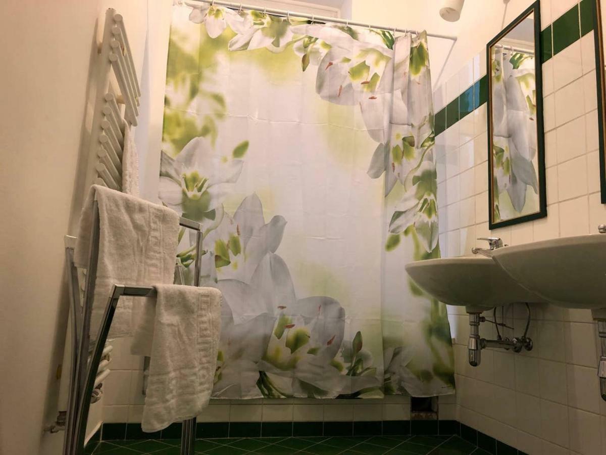 Centrally-Located Authentic Apartment เวียนนา ภายนอก รูปภาพ